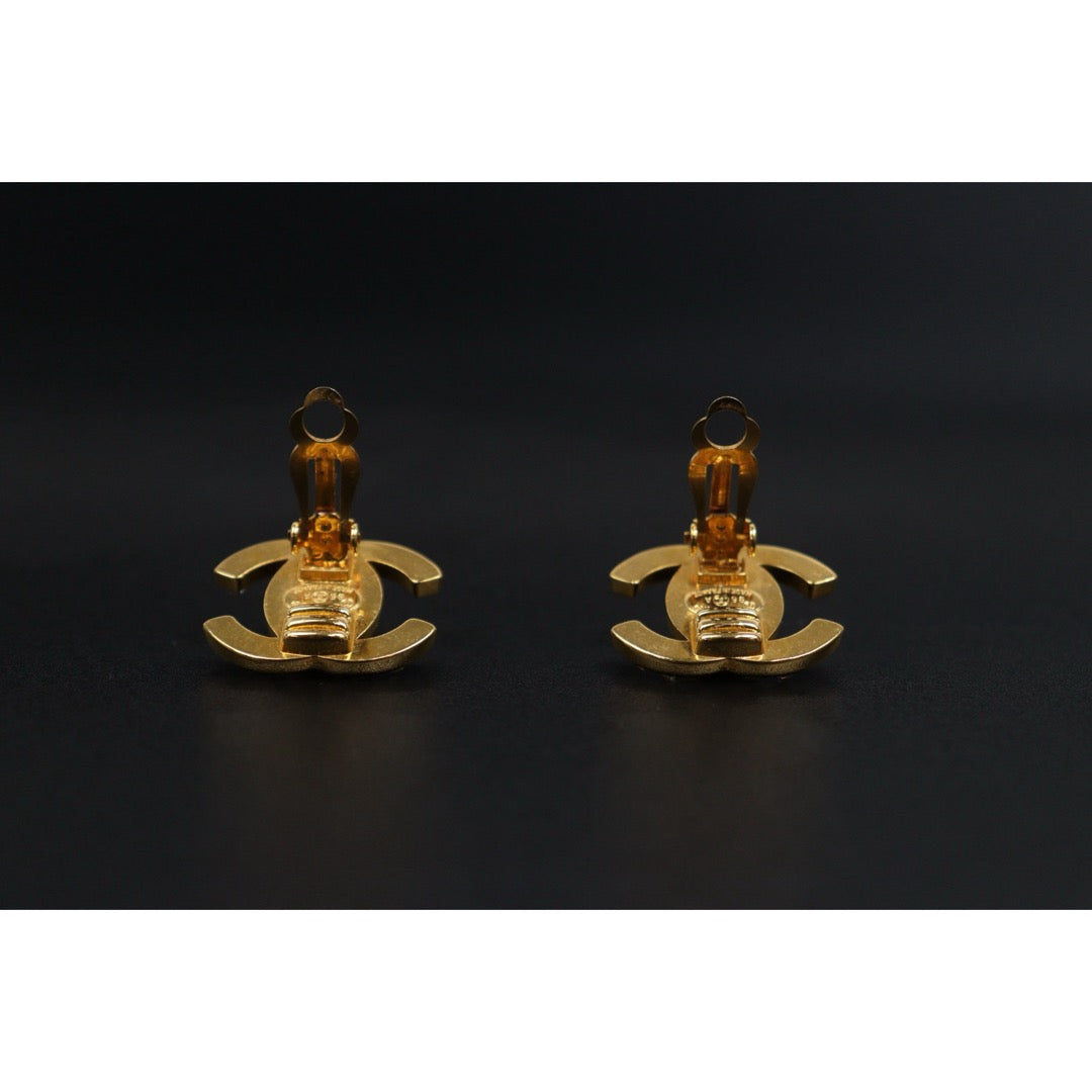 Include Authentic Detective Certificate of Authenticity｜Very Good ( Rank A) ｜CHANEL 96A Vintage Rhinestone Earrings Made In 1996 Year ｜26041311