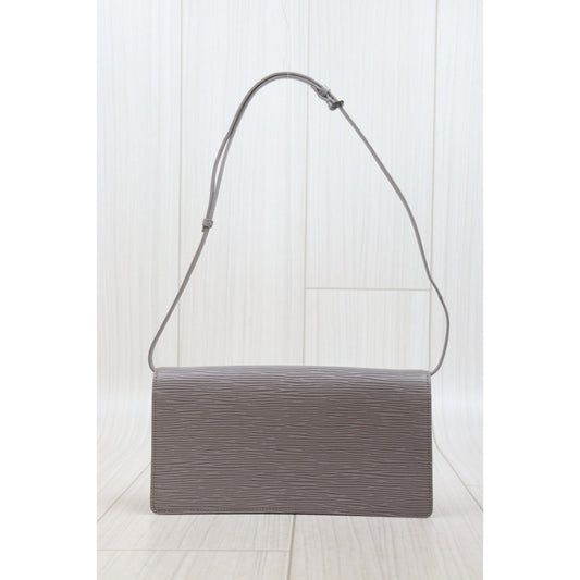 Include Entrupy Certificate of Authenticity｜Good ( Rank AB)｜Louis Vuitton Epi Honfleur Shoulder Bag Taro Purple｜26010906