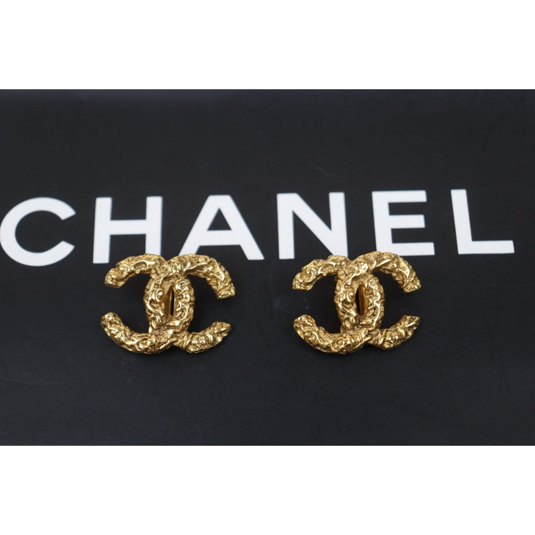 Very Good ( Rank A) ｜ CHANEL Coco Mark Vintage Lava Gold Earrings Made In 1993Year ｜25111903