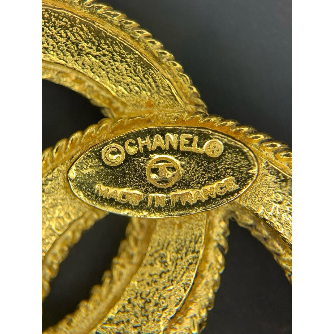 Include Authentic Detective Certificate of Authenticity｜Very Good ( Rank A)｜ CHANEL Vintage Coco Mark Engraved Brooch ｜26062905