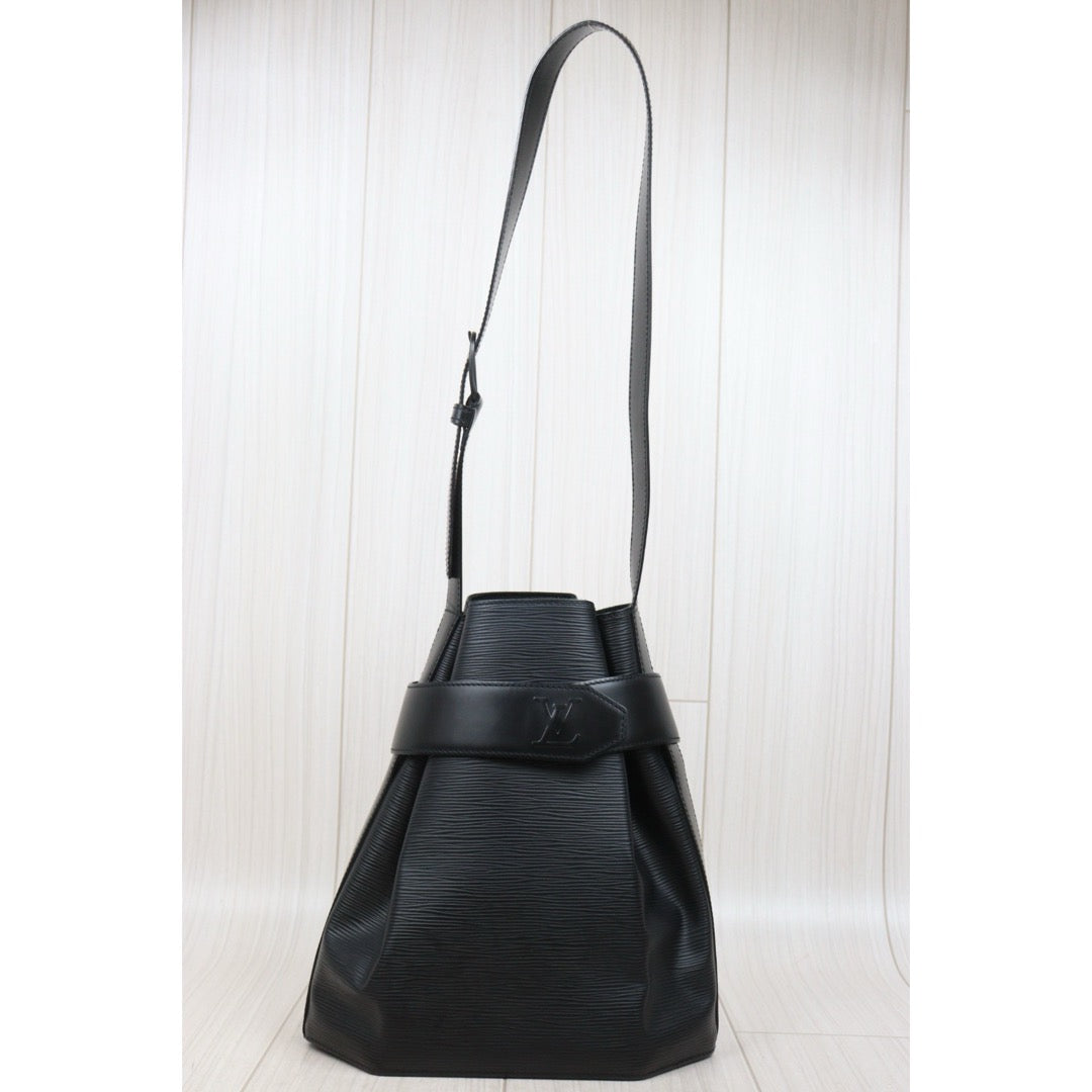 Very Good ( Rank A)｜ LV Epi Sack de Paul Shoulder Bag Black PM｜25112104