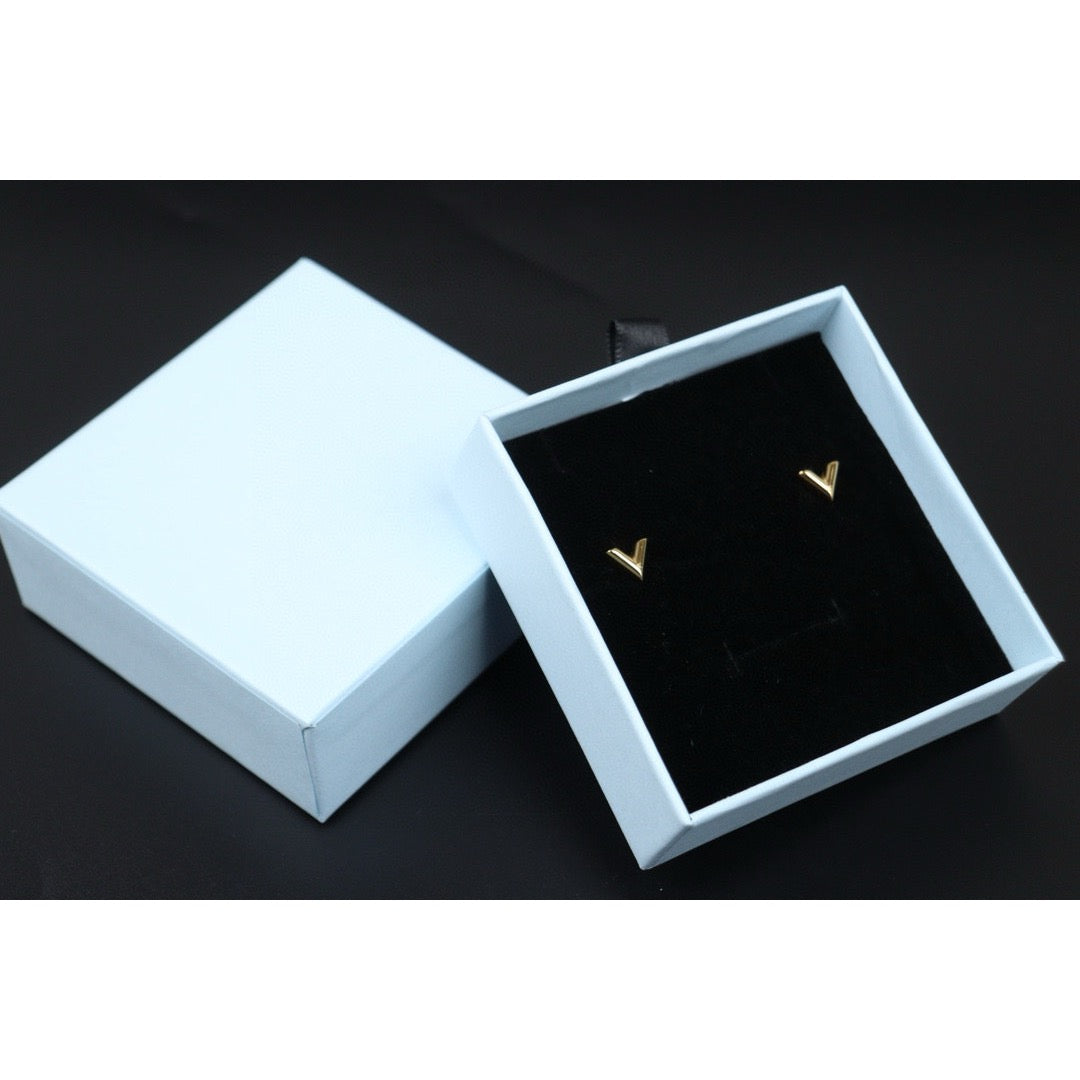 Very Good ( Rank A) ｜ LV Collier Essential V Earrings ｜24121918