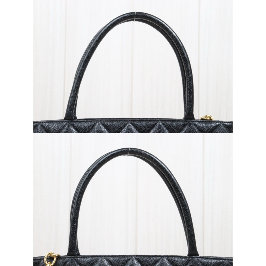 Very Good ( Rank A)｜ CHANEL Caviar Skin Calf Leather Tote Bag Black Made In 1997～1999Year｜26020607