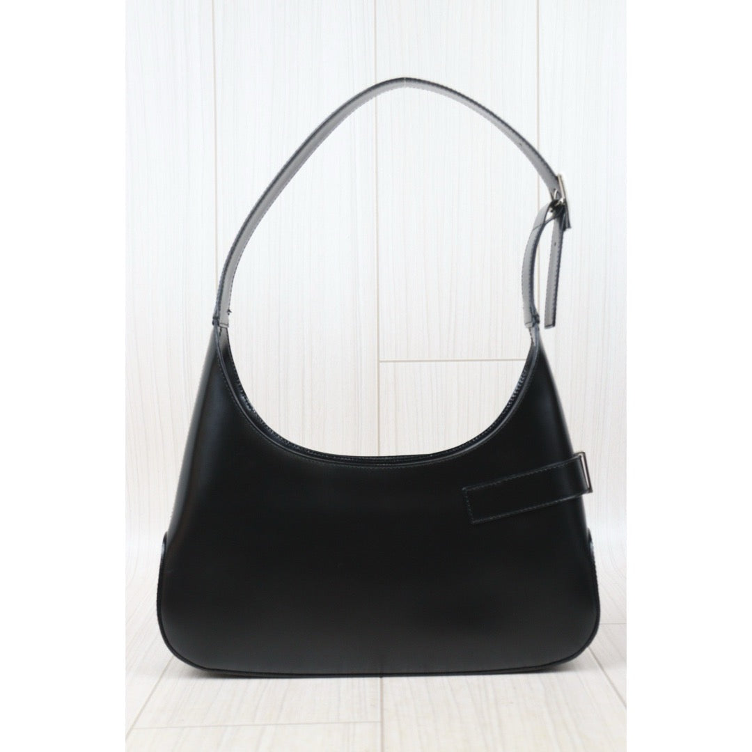 Very Good ( Rank A) ｜Ferragamo Calf Leather Shoulder Bag Black｜24092003