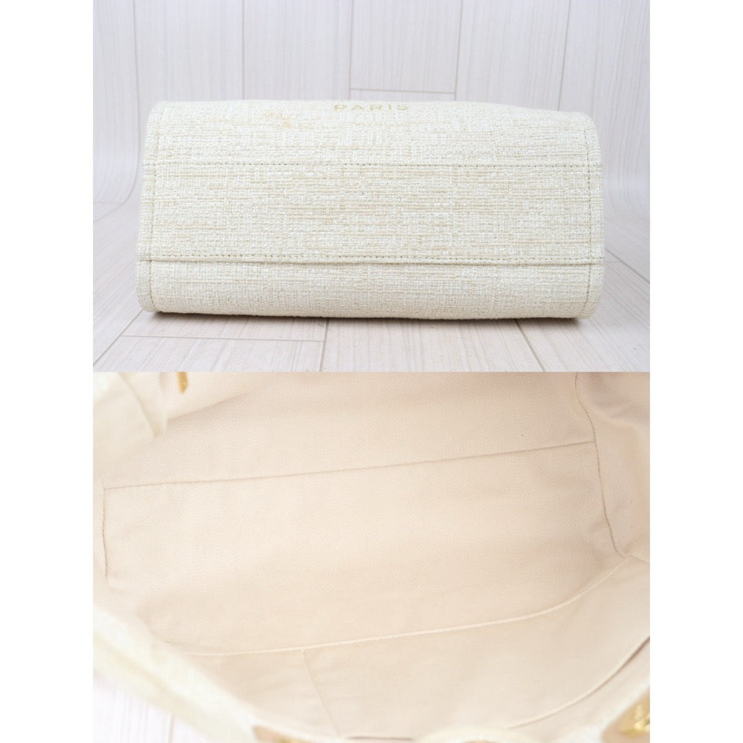 Very Good ( Rank A)｜ CHANEL Canvas Tote Bag White Beige   Made In 2018-2019 Year｜24080505