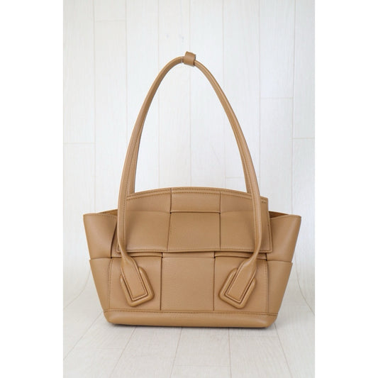 Include Entrupy Certificate of Authenticity｜Good ( Rank AB)｜ Bottega Veneta Arco 33 Calfskin Camel Shoulder Bag｜S26083012