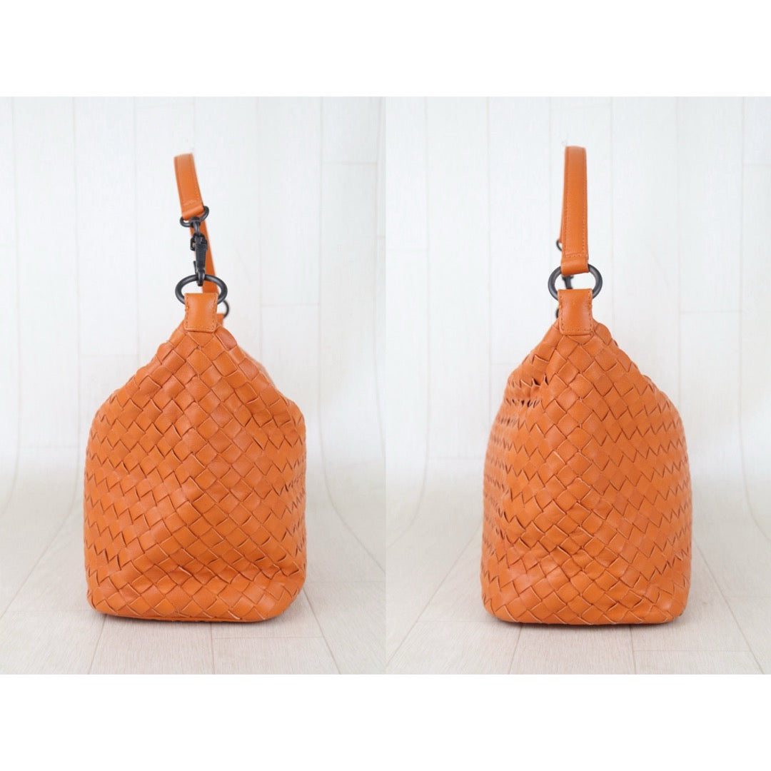 Include Entrupy Certificate of Authenticity｜Very Good ( Rank A)｜ Bottega Veneta Lamb Skin  Braid Shoulder Bag Orange｜S26053009