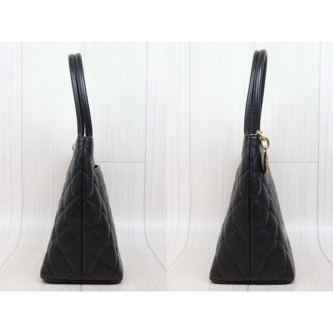 Very Good ( Rank A)｜ CHANEL Caviar Skin Calf Leather Tote Bag Black Made In 2002～2003Year｜25121005
