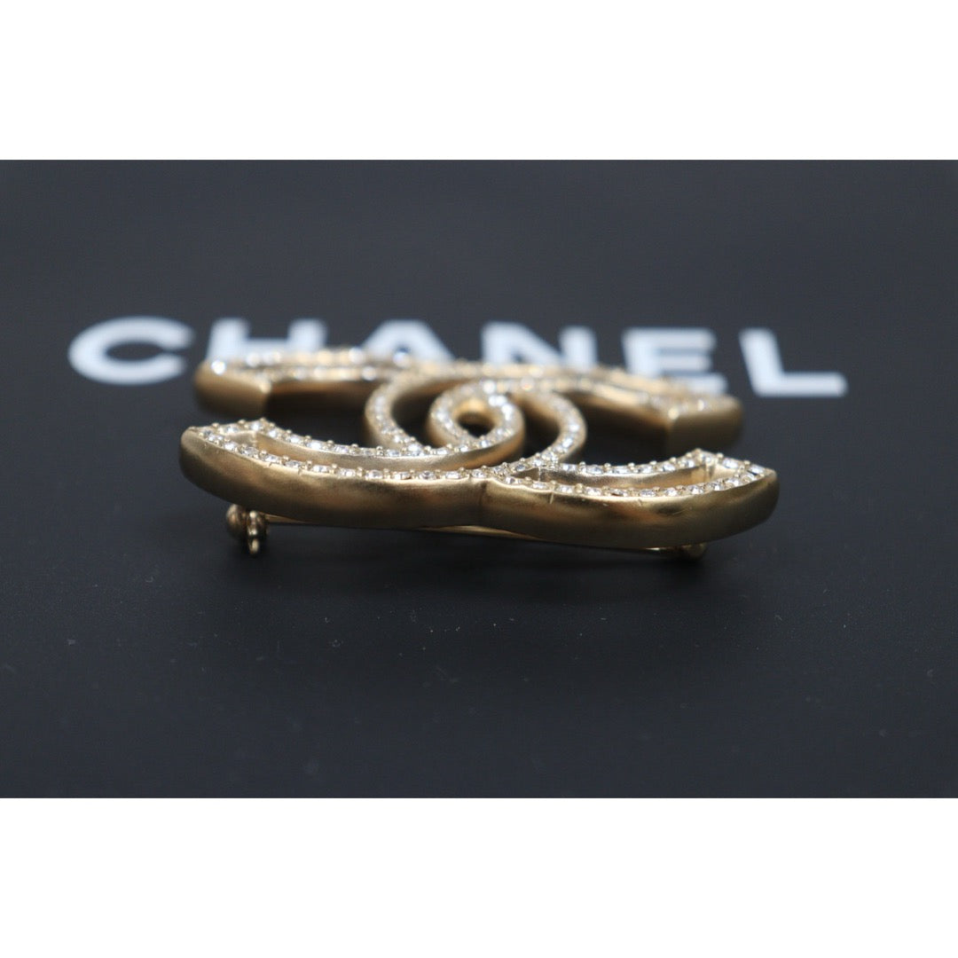 Include Authentic Detective Certificate of Authenticity｜Very Good ( Rank A)｜ CHANEL A17V Coco Mark Rhinestone Brooch Made in 2017 Year｜26070702