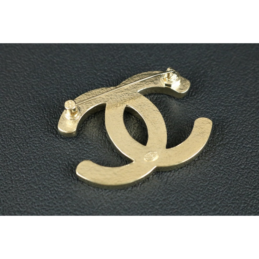 Include Authentic Detective Certificate of Authenticity｜Very Good ( Rank A)｜ CHANEL F22P Coco Mark Rhinestone Brooch Made In 2022Year ｜S26050707