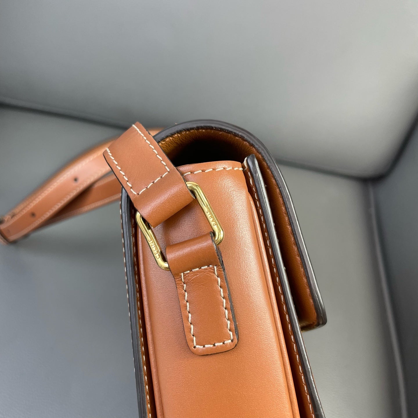 Very Good ( Rank A) ｜ CELINE Triomphe Teen Shoulder Bag