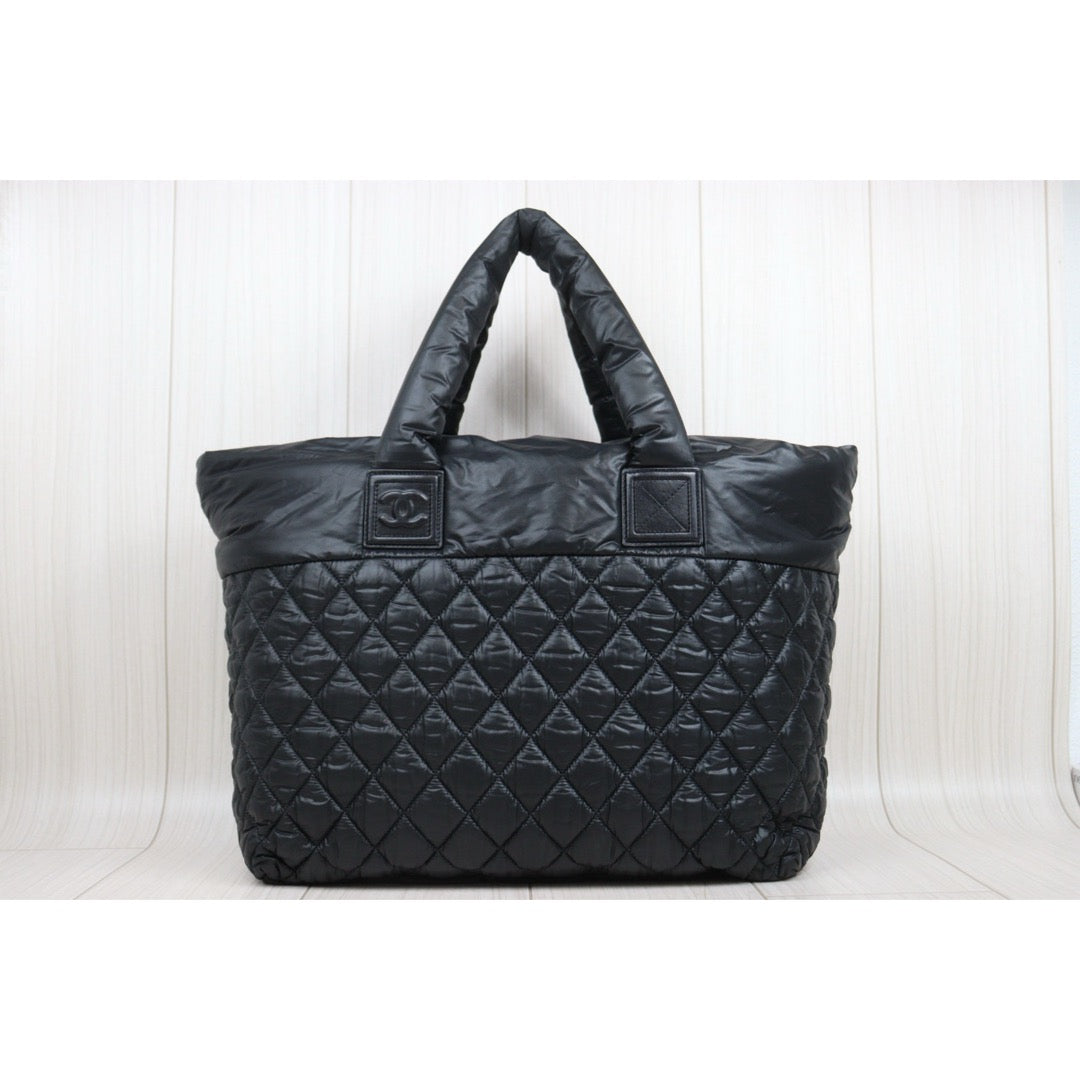 Very Good ( Rank A)｜ CHANEL Down Tote Bag  Black Made in 2009-2010Year ｜25070106