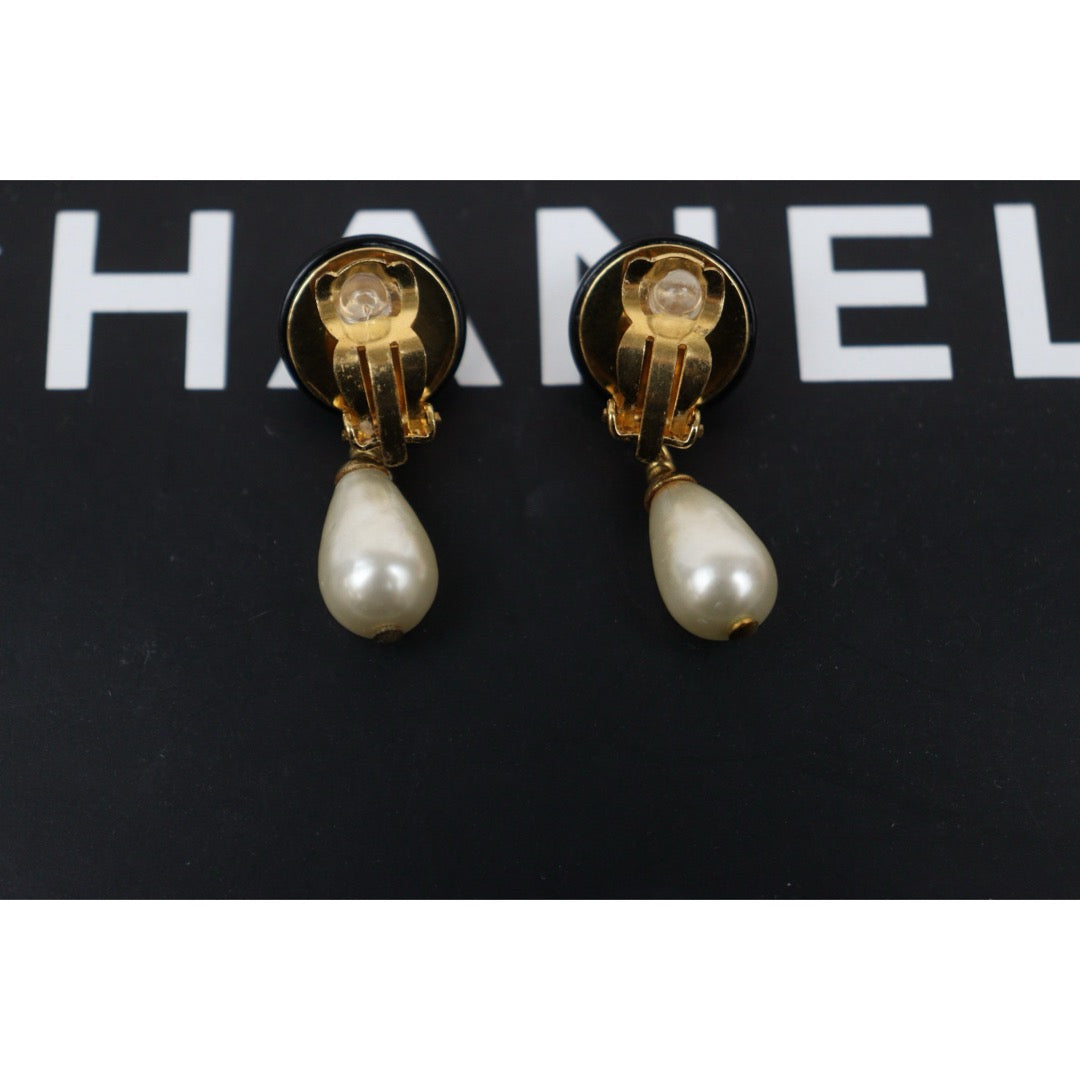 Very Good ( Rank A) ｜CHANEL  COCO Mark  Water Drop Pearl Earrings Made In 1996Year｜25103110