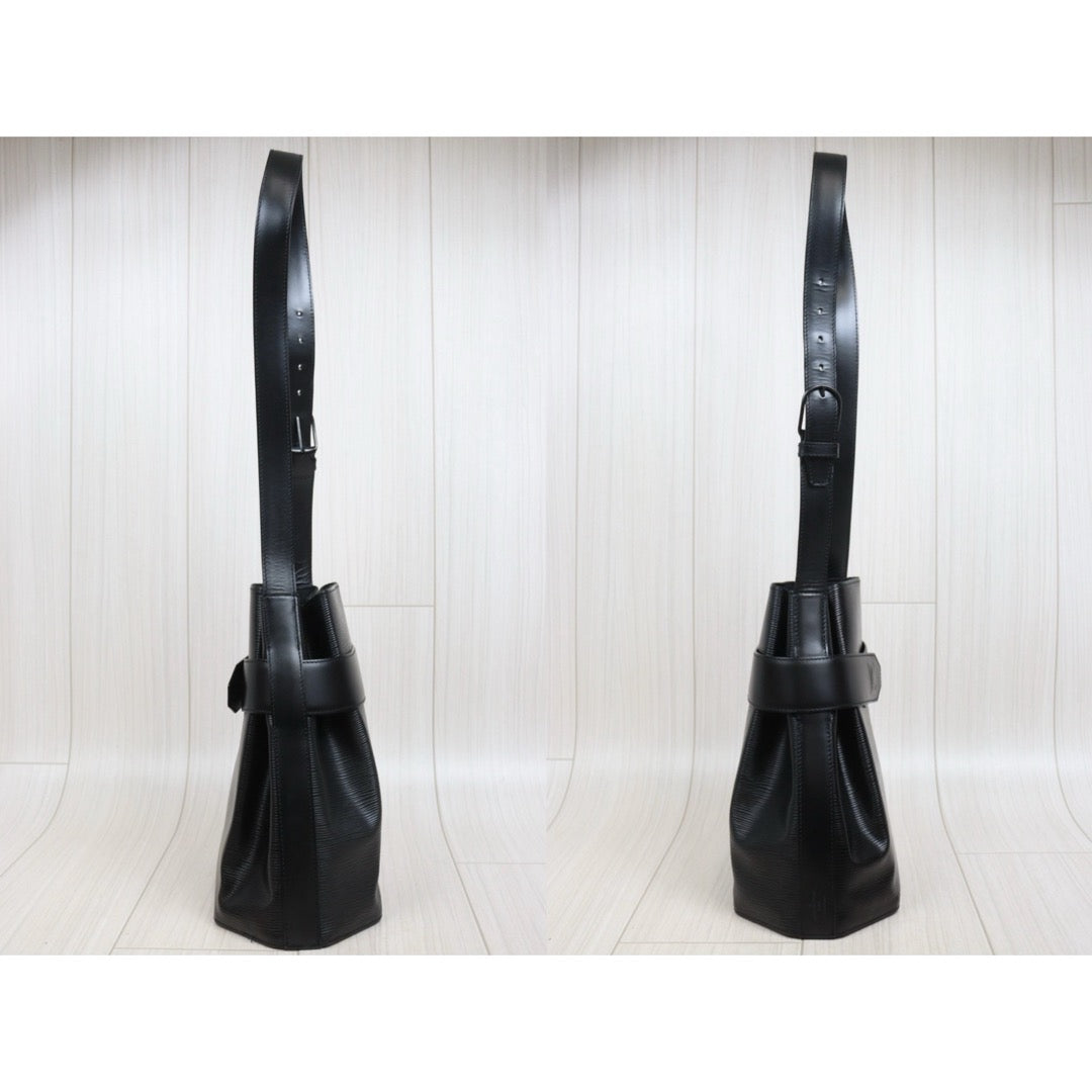 Very Good ( Rank A)｜ LV Epi Sack de Paul Shoulder Bag Black｜26020619