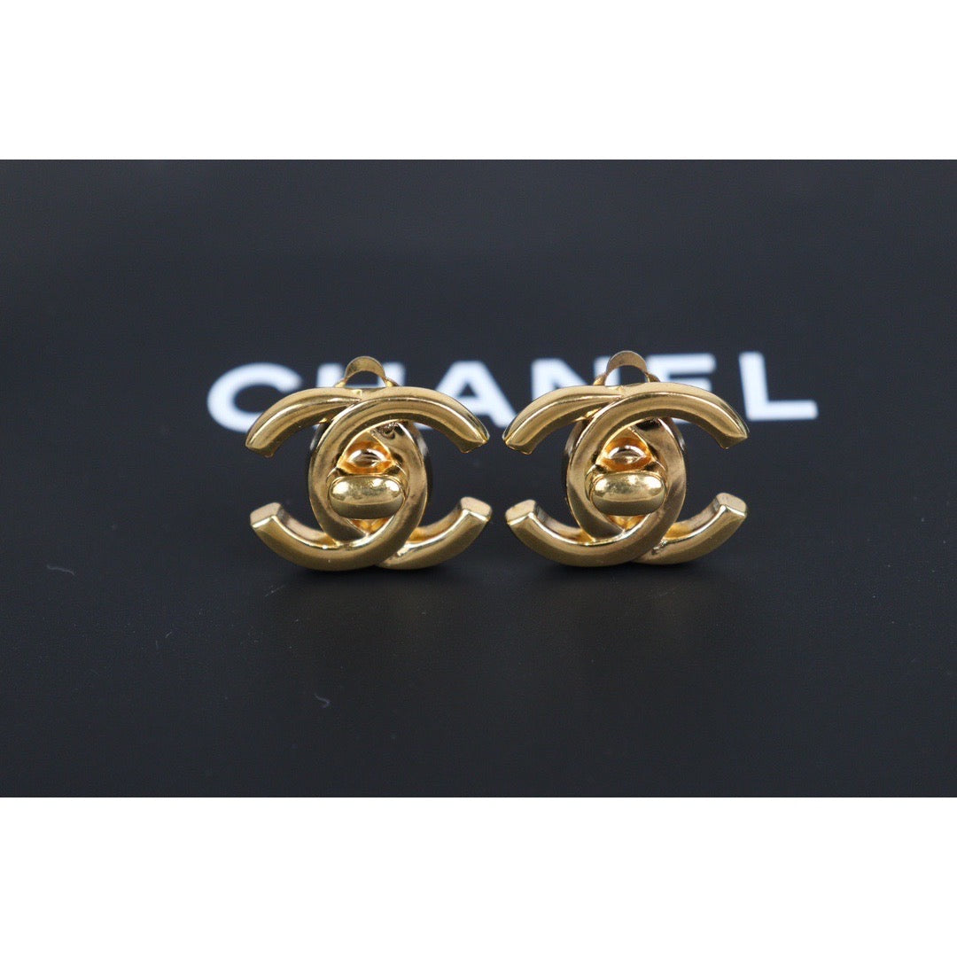 Rank A ｜CHANEL Vintage 18K Gold Plating Earrings  Made In 1997 Year ｜23101203