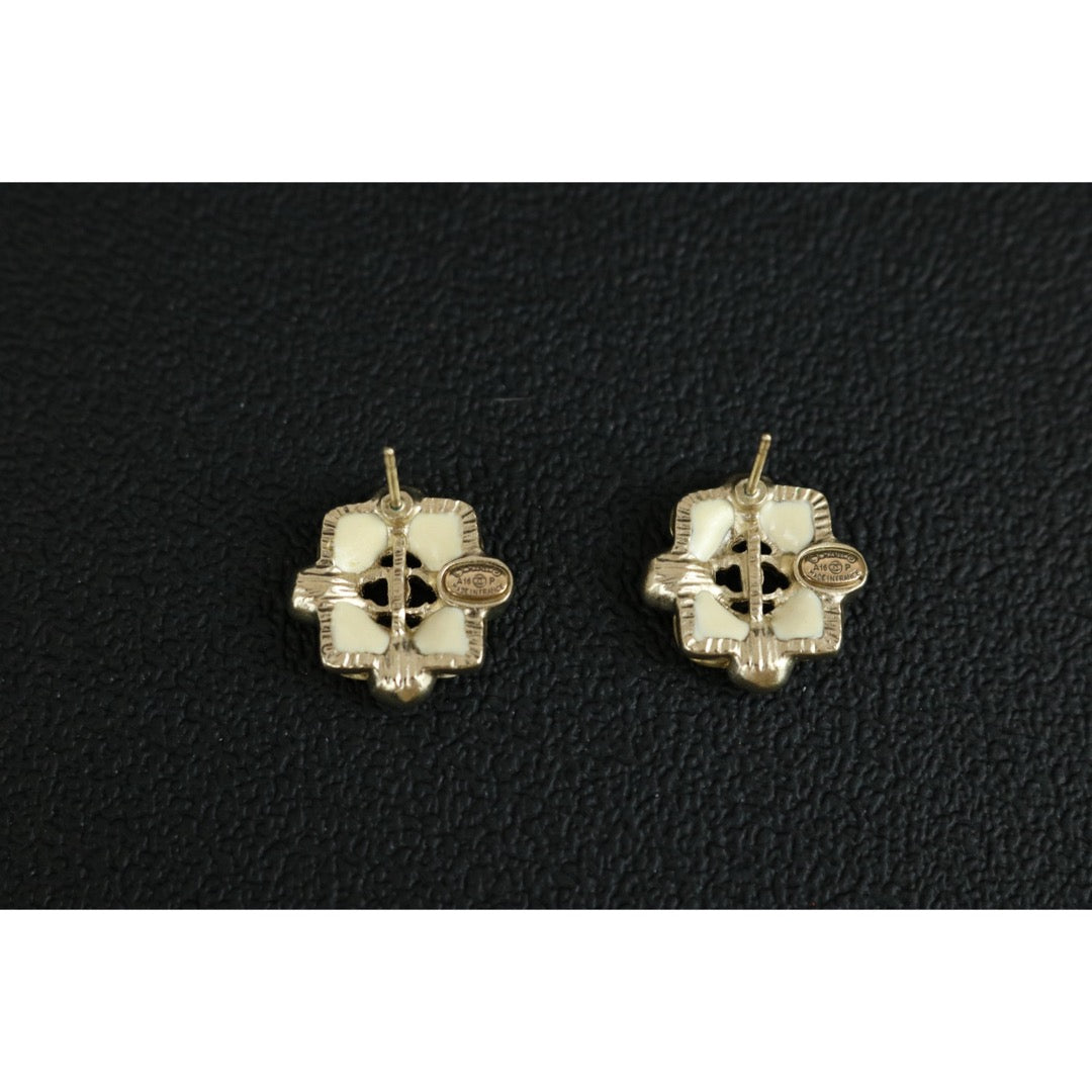 Include Authentic Detective Certificate of Authenticity｜Very Good ( Rank A) ｜CHANEL A16P Coco Mark Pearl Earrings Made In 2016Year ｜X25040602