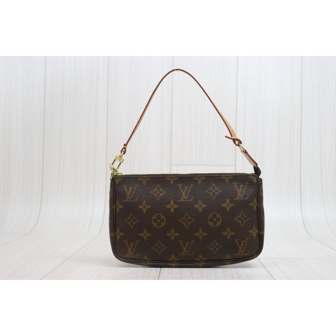 Include Entrupy Certificate of Authenticity｜Very Good ( Rank A) ｜ Louis Vuitton Monogram Pochette Accessoire｜26080621