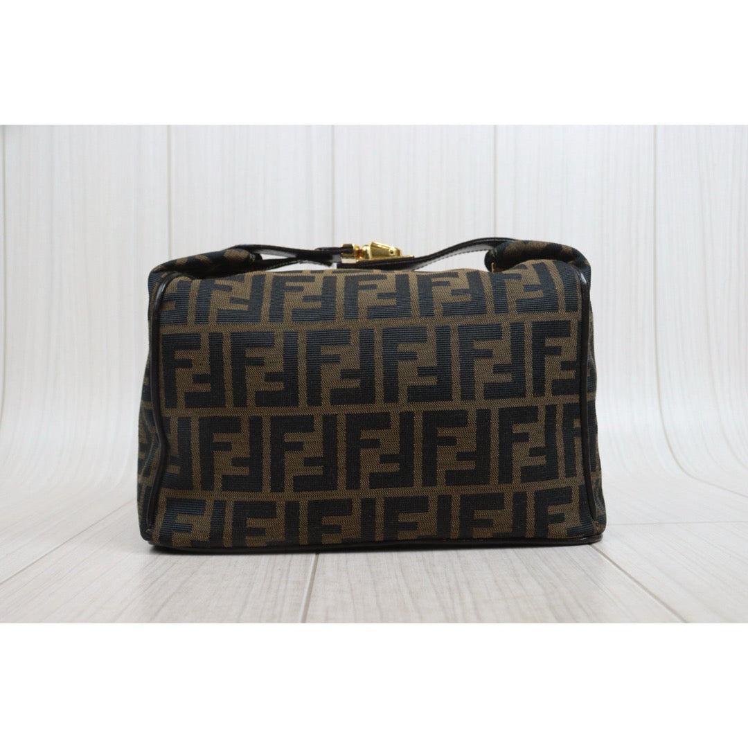 Include Entrupy Certificate of Authenticity｜Very Good ( Rank A)｜ FENDI GM Zucca Handbag ｜26082806