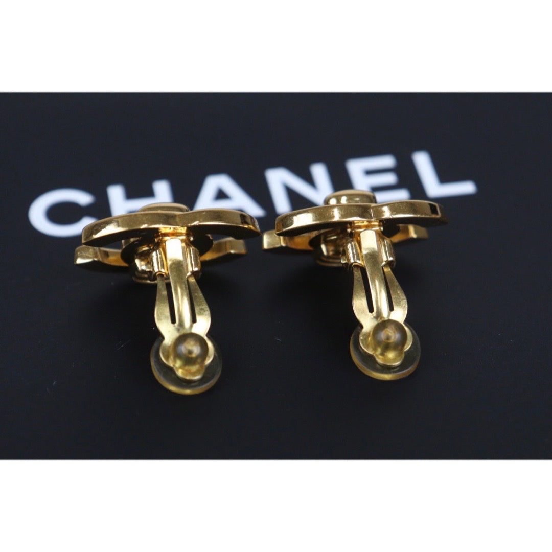 Rank A ｜CHANEL Vintage 18K Gold Plating Earrings  Made In 1997 Year ｜23101110