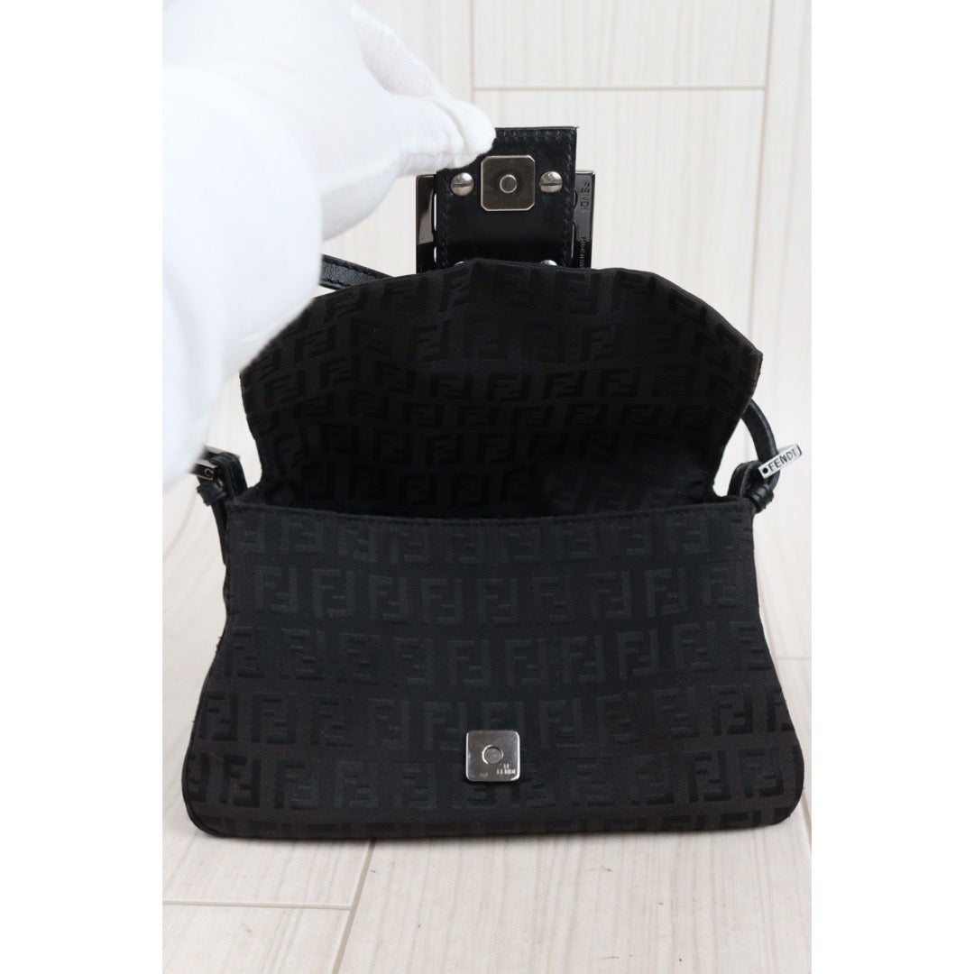 Rank AB｜ FENDI Mamma Shoulder Bag ｜V23110924