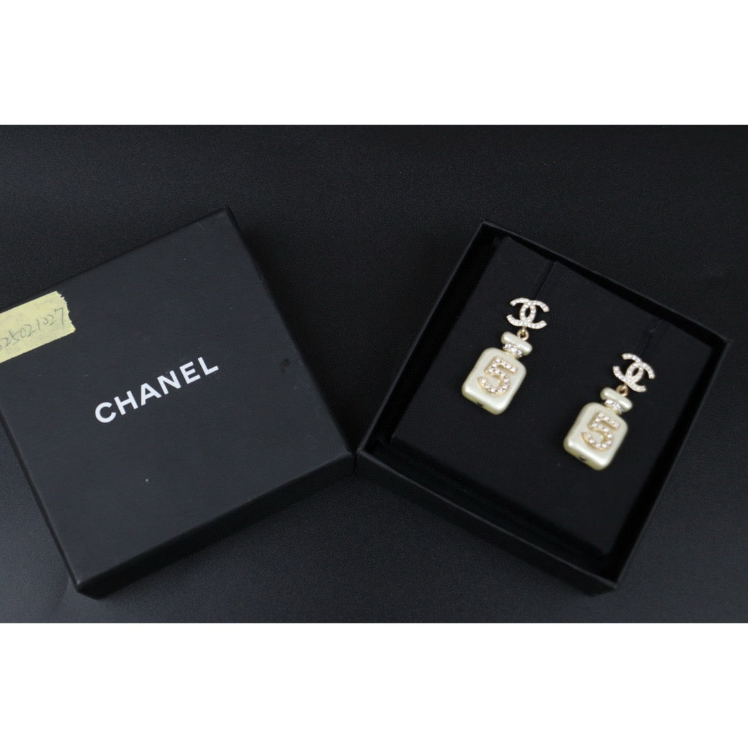 Excellent（Rank SA）｜ CHANEL Coco Mark White Pendant No5 Brass Perfume  Diamond Earrings ｜  S25021027