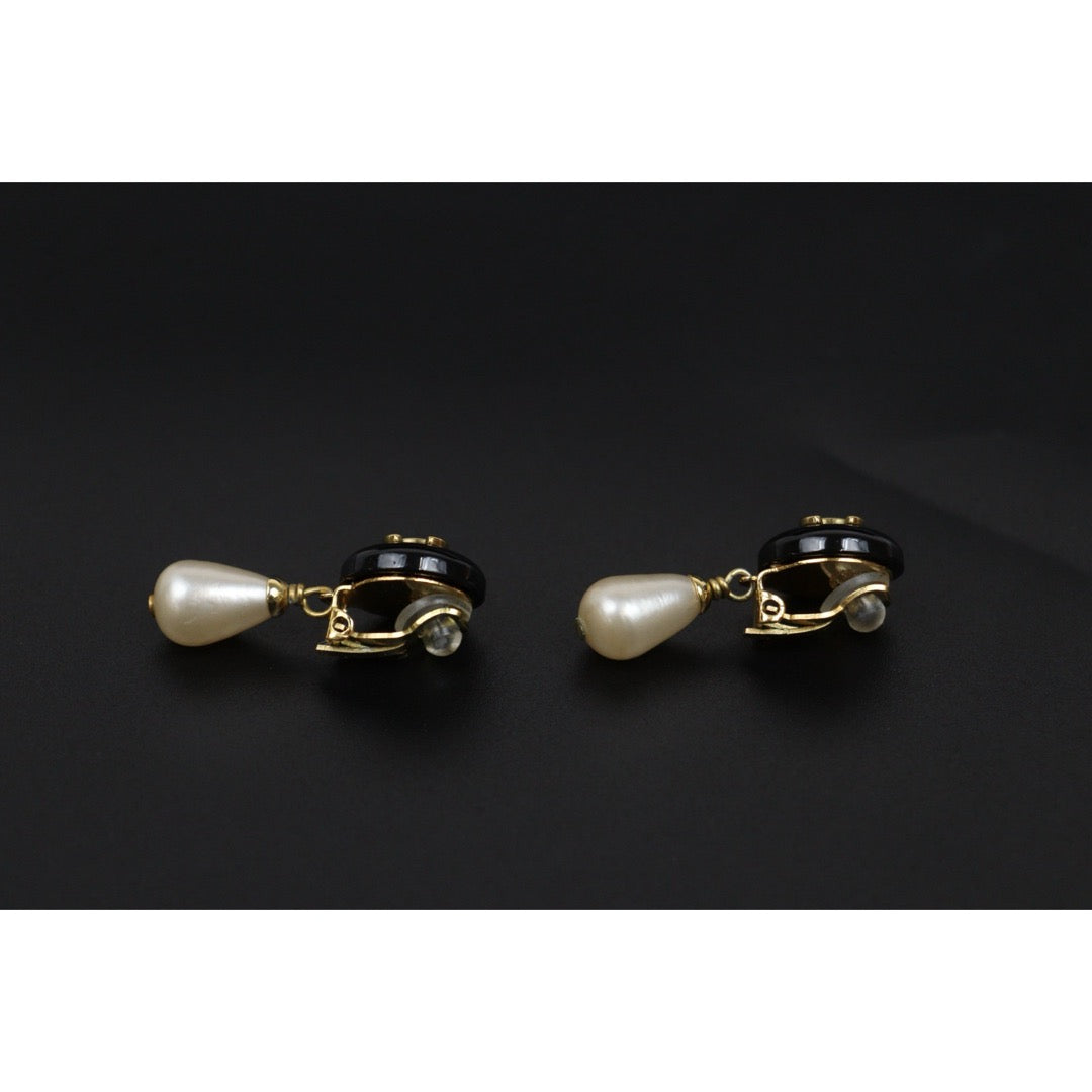 Very Good ( Rank A) ｜CHANEL 95P COCO Mark  Water Drop Pearl Earrings Made In 1995Year｜25122305