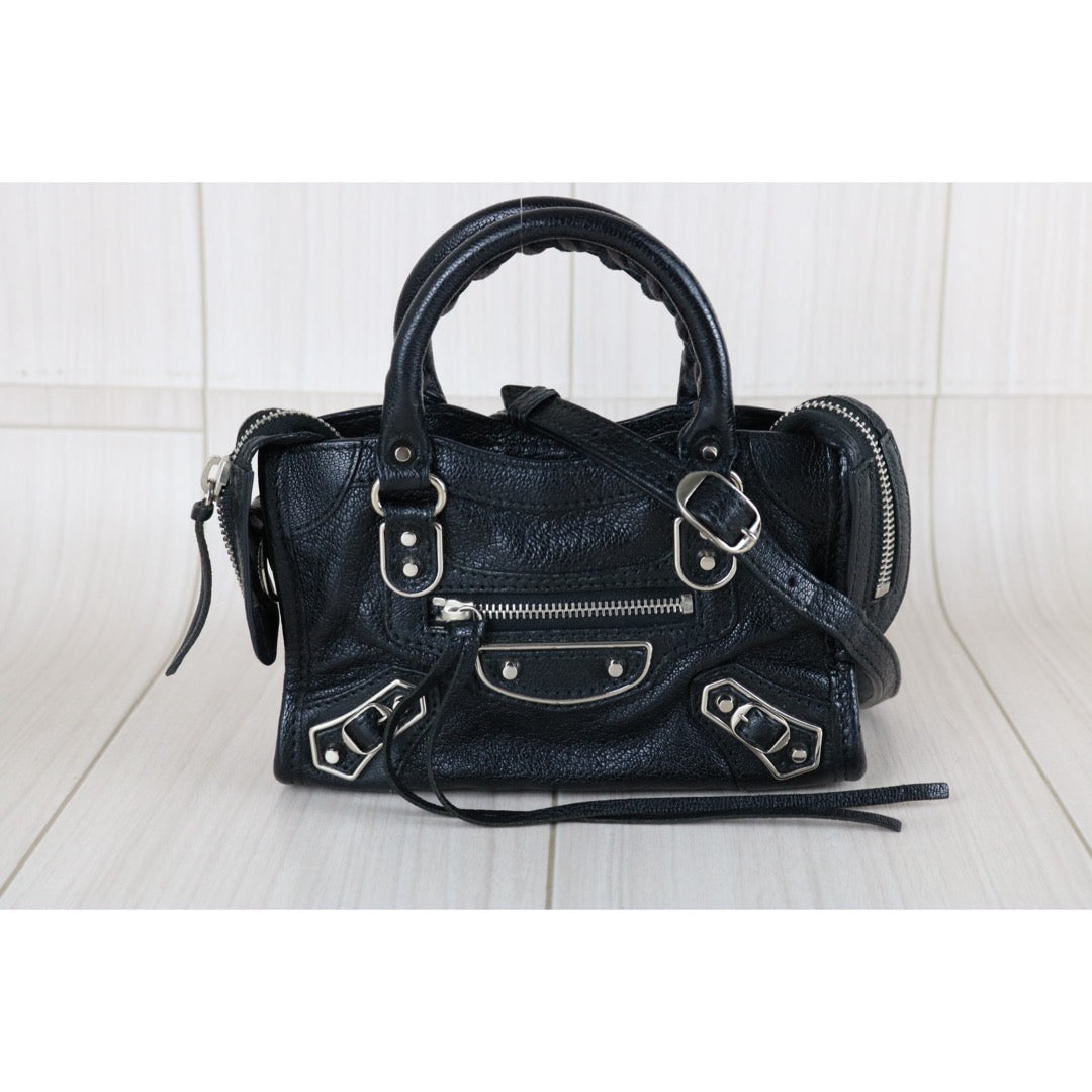 Include Entrupy Certificate of Authenticity｜Very Good ( Rank A)｜Balenciaga Goatskin  Edge Classic Nano City  Black HandBag Shoulder Bag ｜W26030405