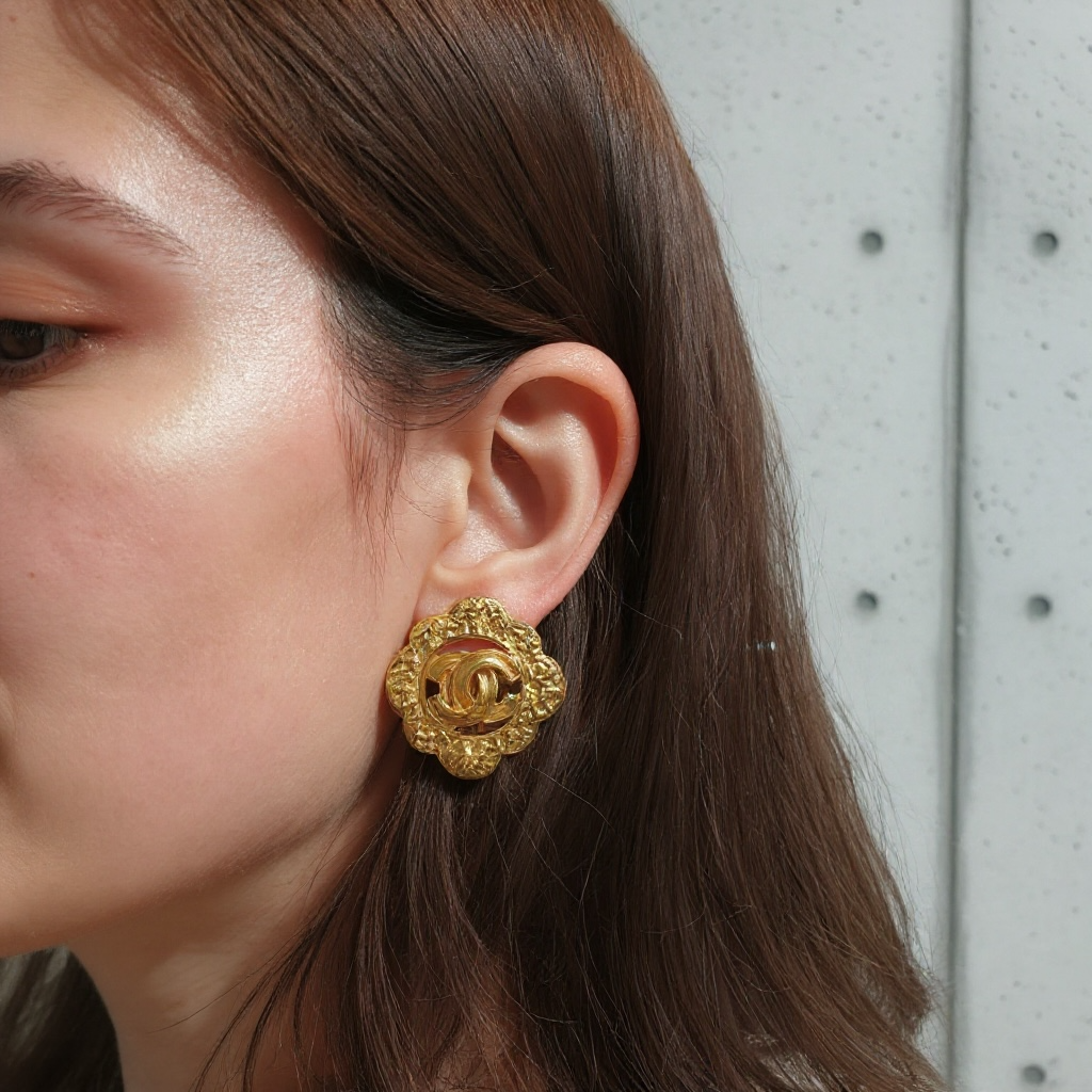 Include Authentic Detective Certificate of Authenticity｜Very Good ( Rank A) ｜CHANEL 95A COCO Mark Relief Vintage Earrings Made In 1995Year｜Y26040713
