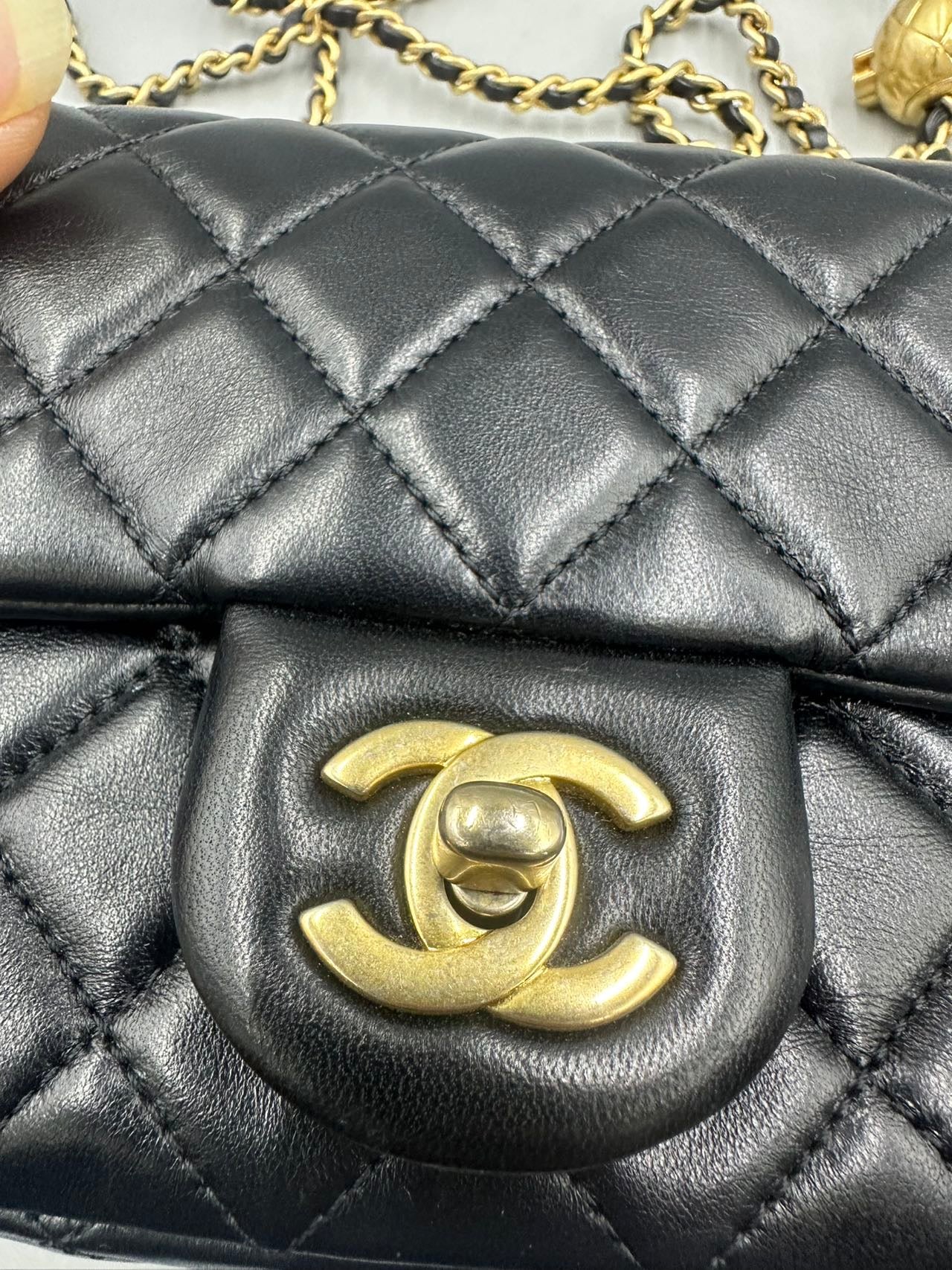 Include Entrupy Certificate of Authenticity｜Very Good ( Rank A)｜ CHANEL Lanbskin Square Shoulder Bag Black
