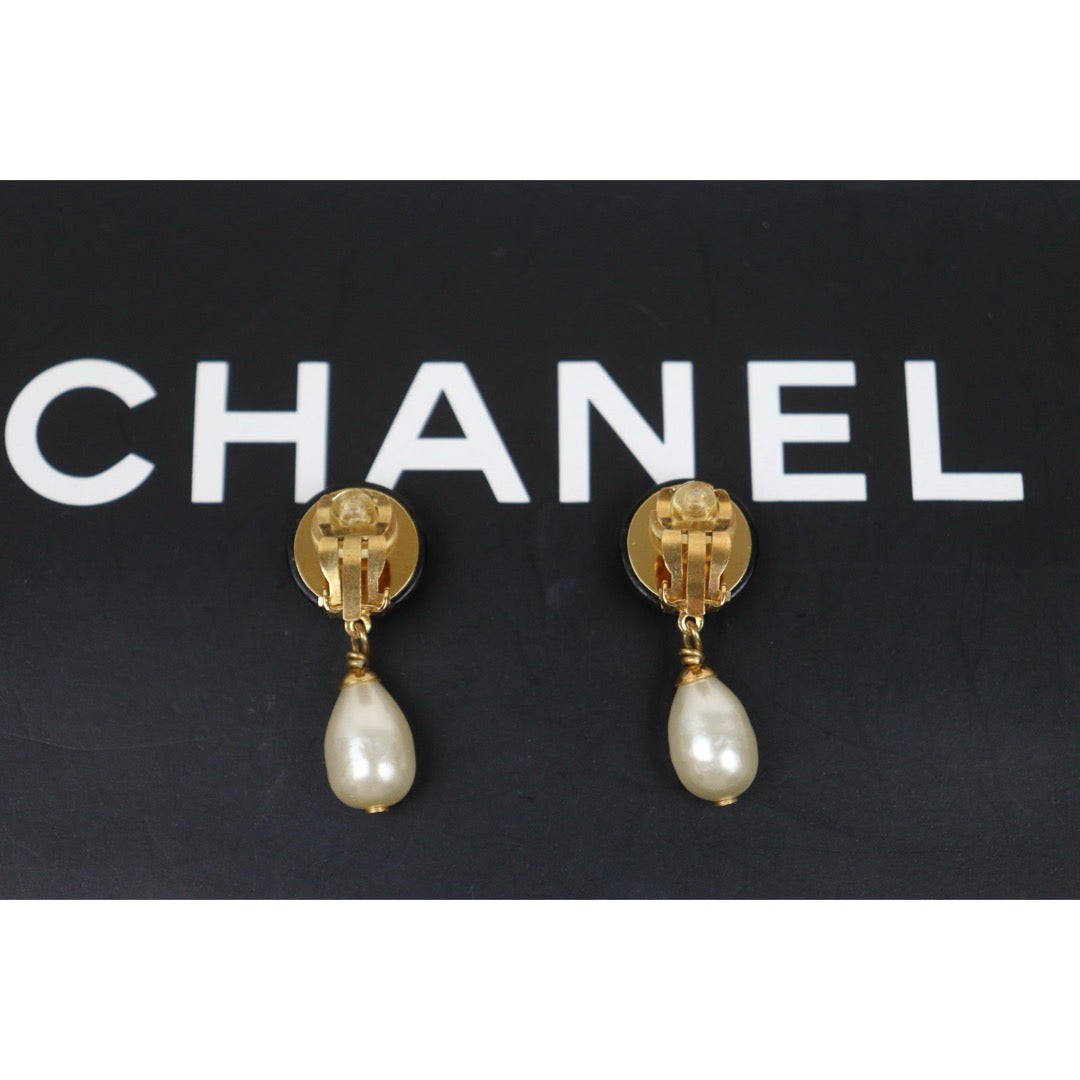 Very Good ( Rank A) ｜CHANEL  COCO Mark  Pearl  Drop  Earrings Made In 1997Year｜25062303