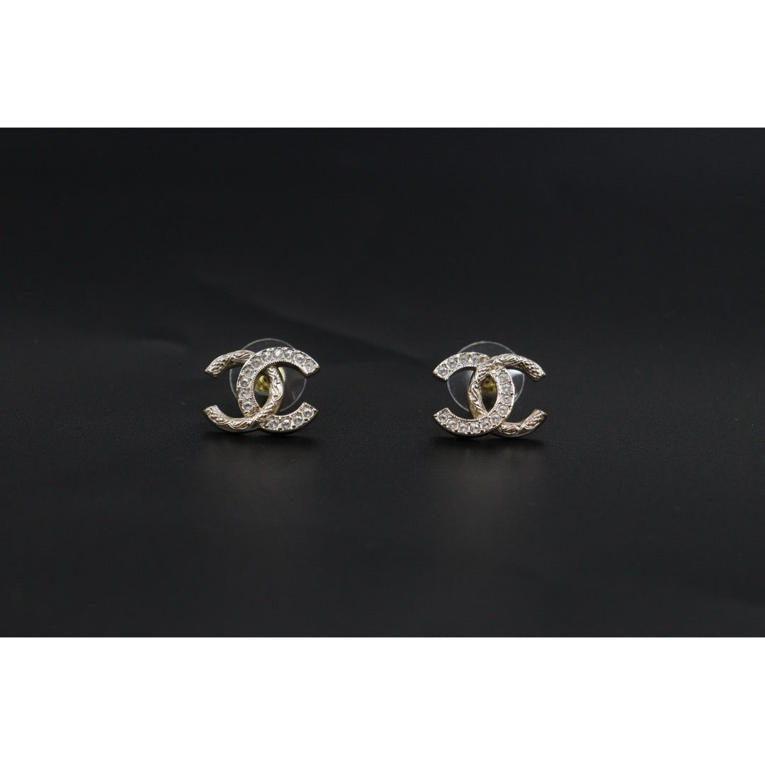 Include Authentic Detective Certificate of Authenticity｜Very Good ( Rank A) ｜CHANEL B25K COCO Mark  Rhinestone Earrings Made In 2025 Year｜26042704