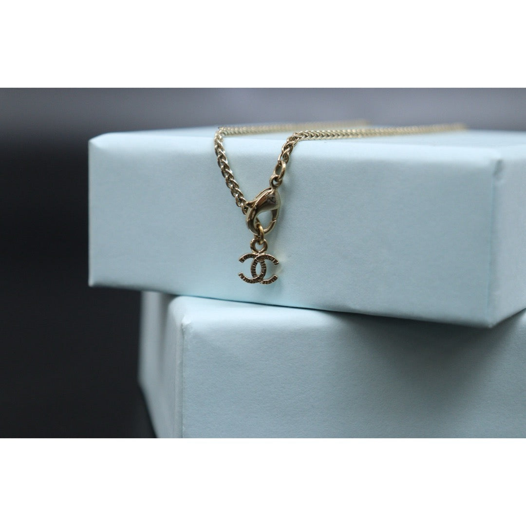 Include Authentic Detective Certificate of Authenticity｜Very Good ( Rank A) ｜ CHANEL A20V  Coco Mark  Pearl  Necklace｜S26031002