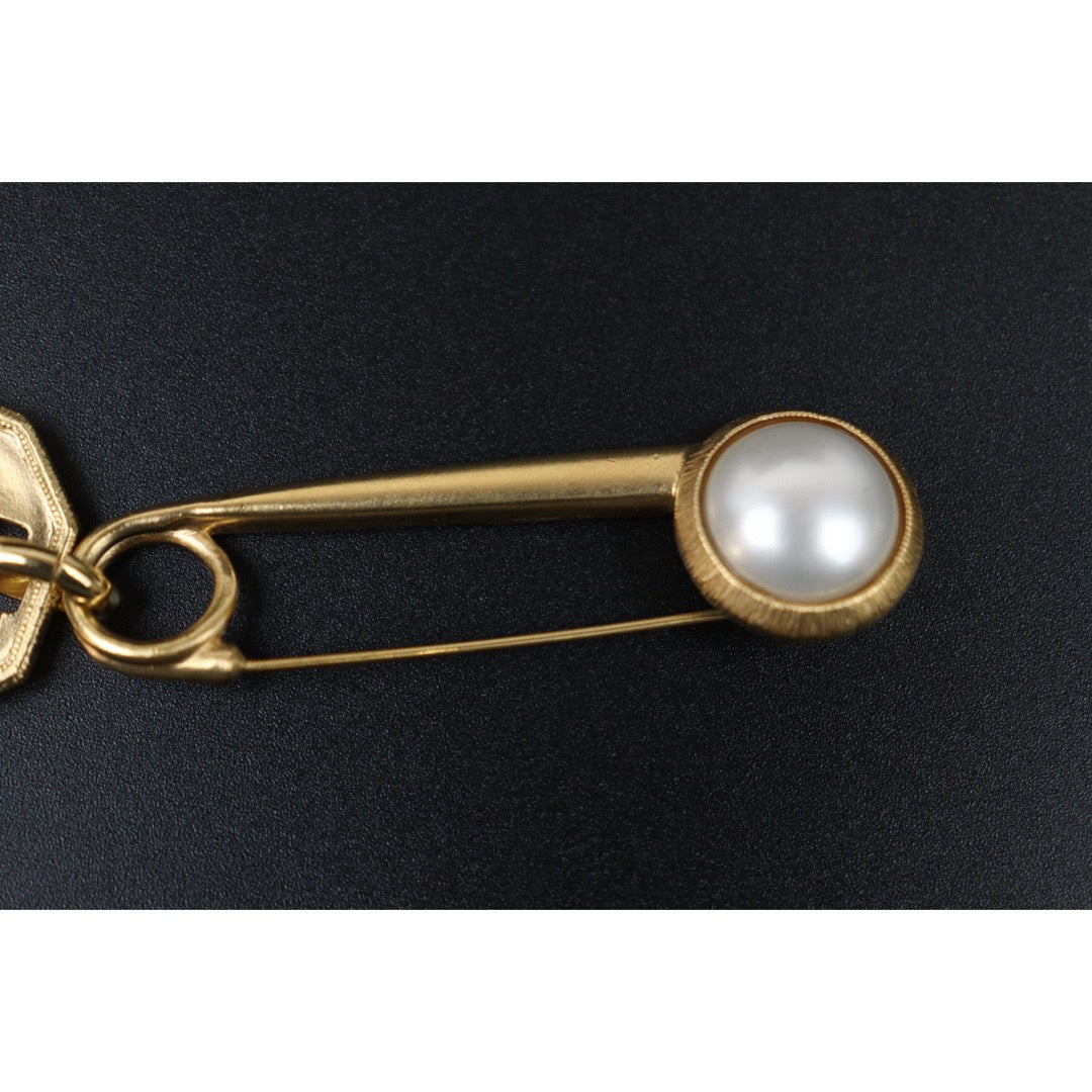Very Good ( Rank A)｜ CHANEL Gold Logo Plated Pearl Brooch ｜Q25012307