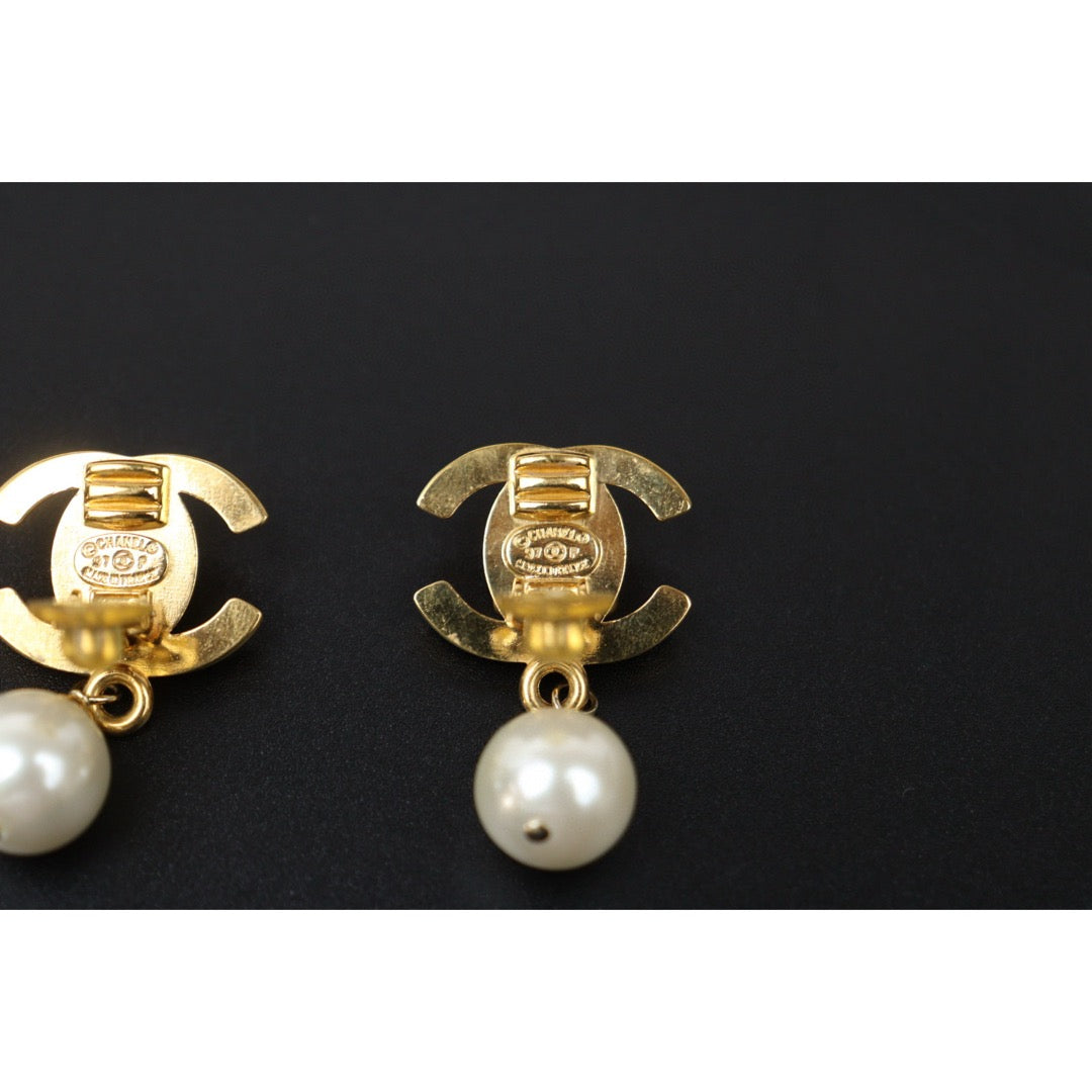 Very Good ( Rank A)｜CHANEL Vintage 18K Gold Plating Pearl Earrings  Made In 1997Year ｜24122628