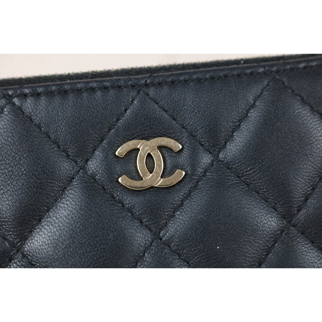 Include Entrupy Certificate of Authenticity｜Very Good ( Rank A)｜CHANEL Lamb Skin Lucky Charm Black Classic Mini Pouch Made In 2016-2017Year｜S26060114