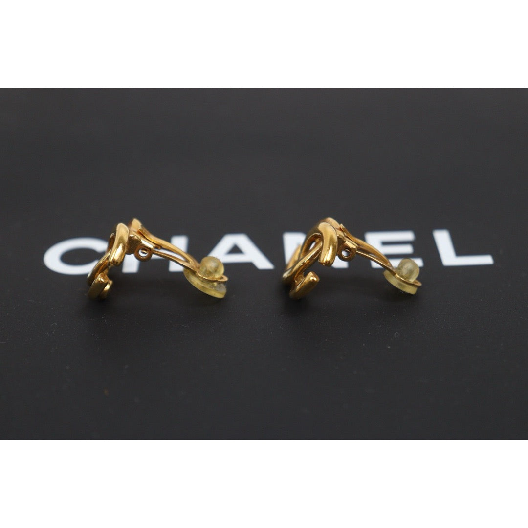 Include Authentic Detective Certificate of Authenticity｜Very Good ( Rank A) ｜CHANEL 01P Coco Mark Golden Earrings Made In 2001 Year ｜26060805