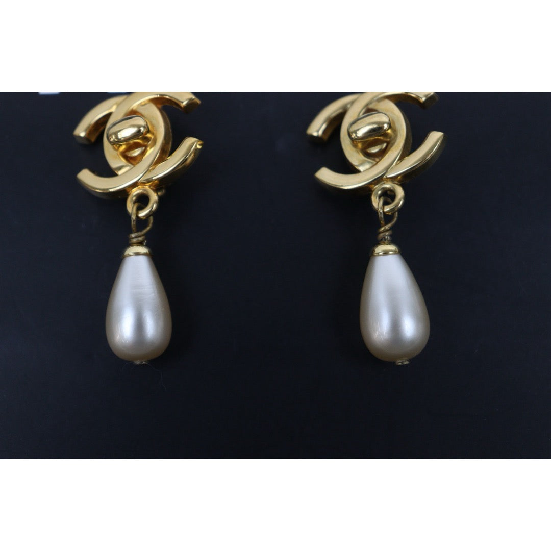 Very Good ( Rank A) ｜CHANEL  COCO Mark  Water Drop Pearl Earrings Made In 1996Year｜S25110436