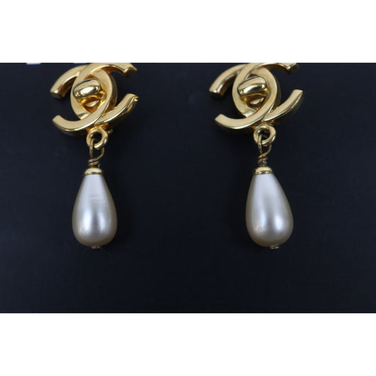 Include Authentic Detective Certificate of Authenticity｜Very Good ( Rank A) ｜CHANEL  COCO Mark  Water Drop Pearl Earrings Made In 1996Year｜S25110436