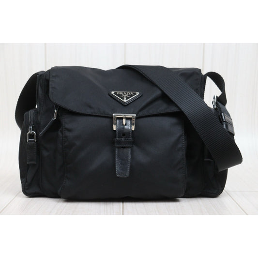 Good ( Rank AB) ｜Prada  Nylon Shoulder Bag  Black PM Silver Hardware｜26021604
