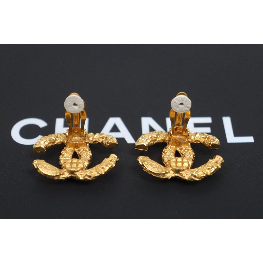 Include Authentic Detective Certificate of Authenticity｜Very Good ( Rank A) ｜CHANEL COCO Mark Crush Ear Cuffs Earrings ｜26070309