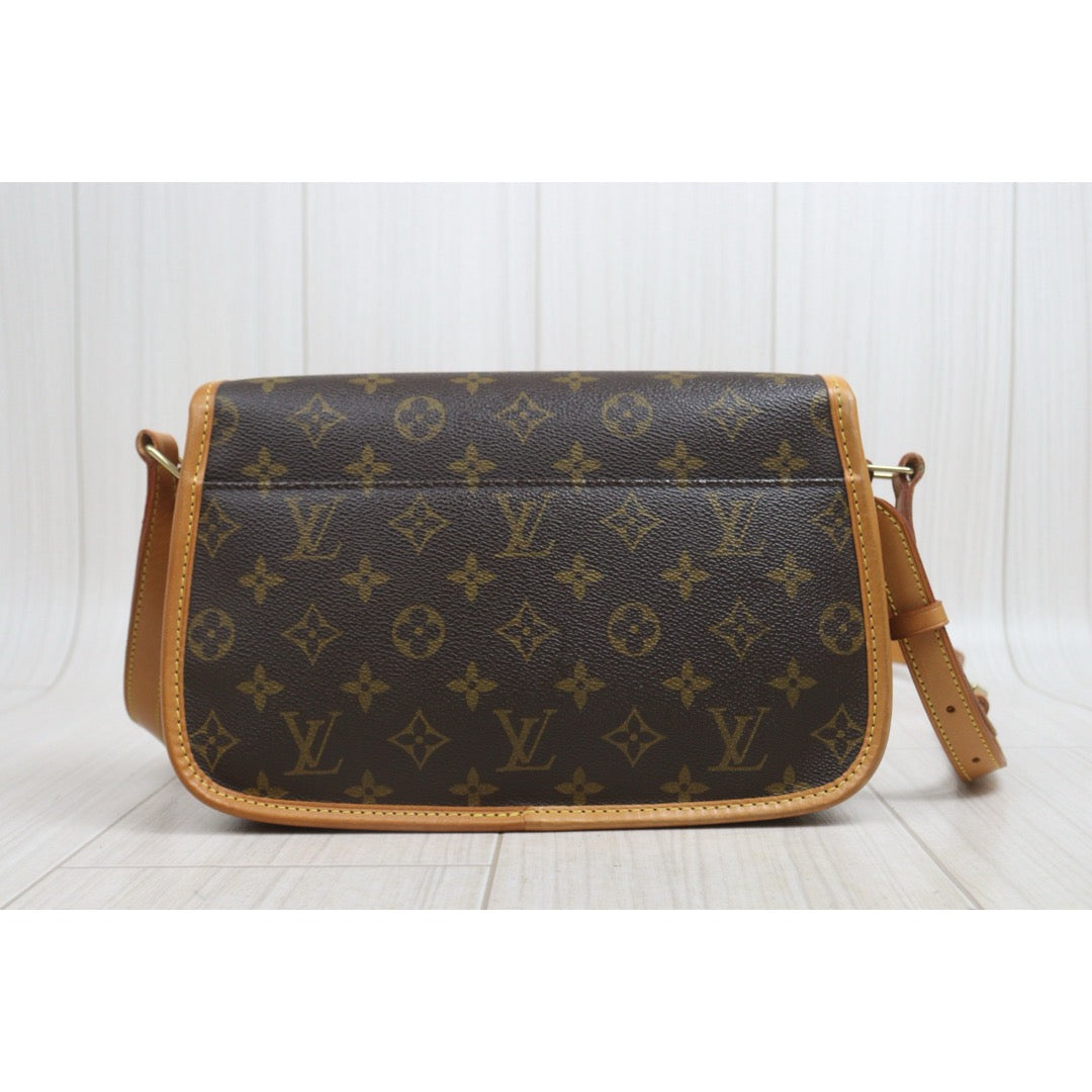 Include Entrupy Certificate of Authenticity｜Good ( Rank AB)｜Louis Vuitton Monogram Baguette Postman ShoulderBag ｜26071601