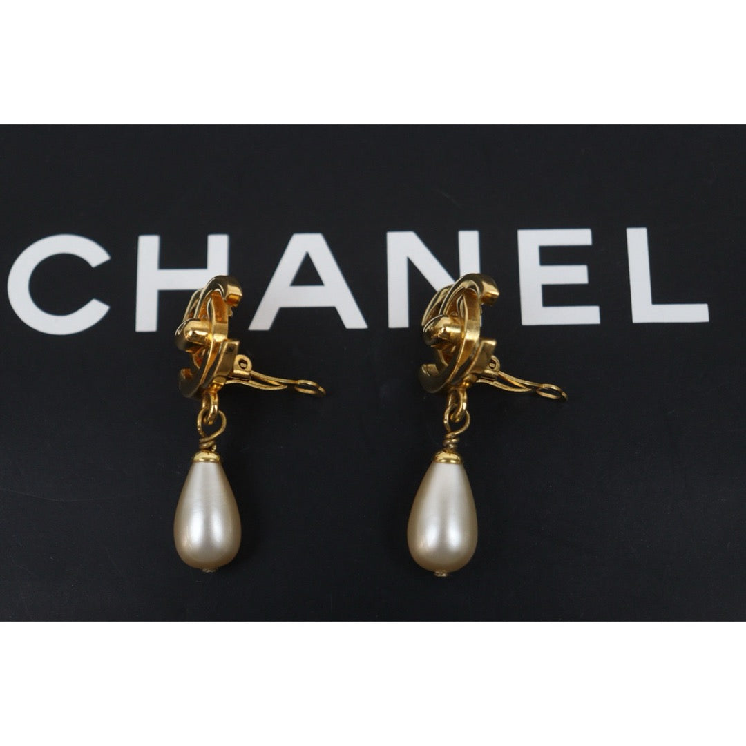 Very Good ( Rank A) ｜CHANEL  COCO Mark  Water Drop Pearl Earrings Made In 1996Year｜S25110436