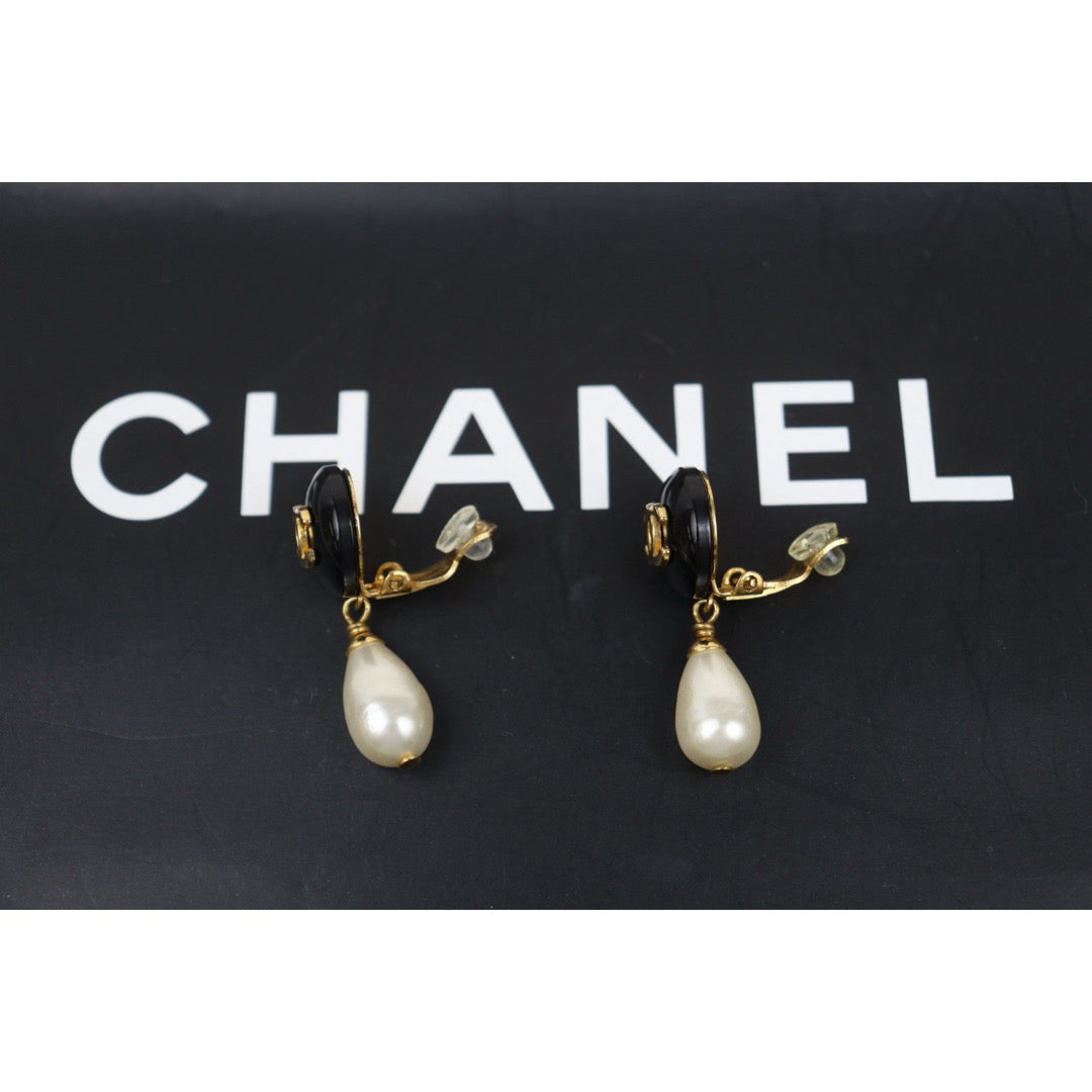 Very Good ( Rank A) ｜CHANEL  COCO Mark  Pearl  Drop  Earrings Made In 1996Year｜25062304