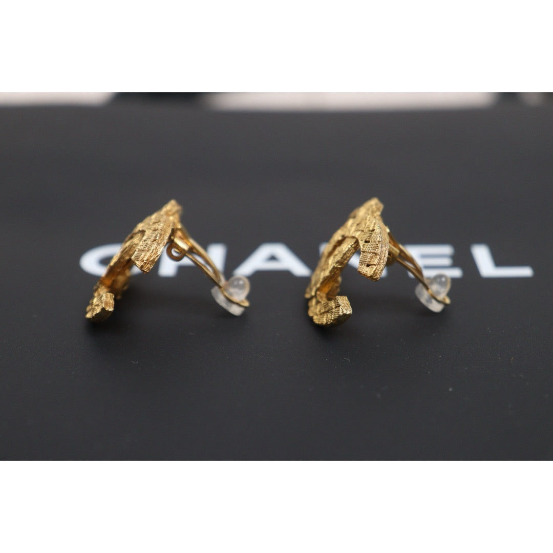 Include Authentic Detective Certificate of Authenticity｜Very Good ( Rank A) ｜ CHANEL  Coco Mark  Golden Weave Earrings｜26062605