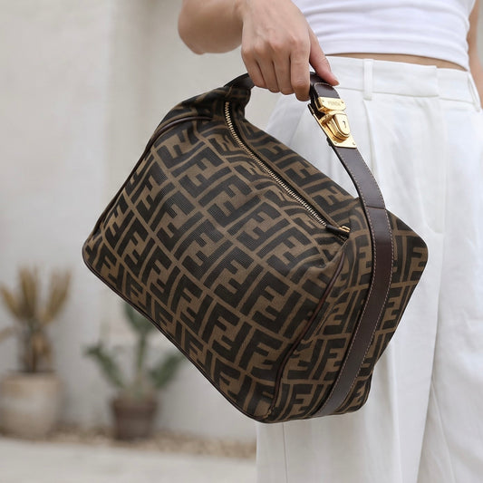 Include Entrupy Certificate of Authenticity｜Good ( Rank AB)｜ FENDI Zucca  GM Vanity Pouch｜26100804
