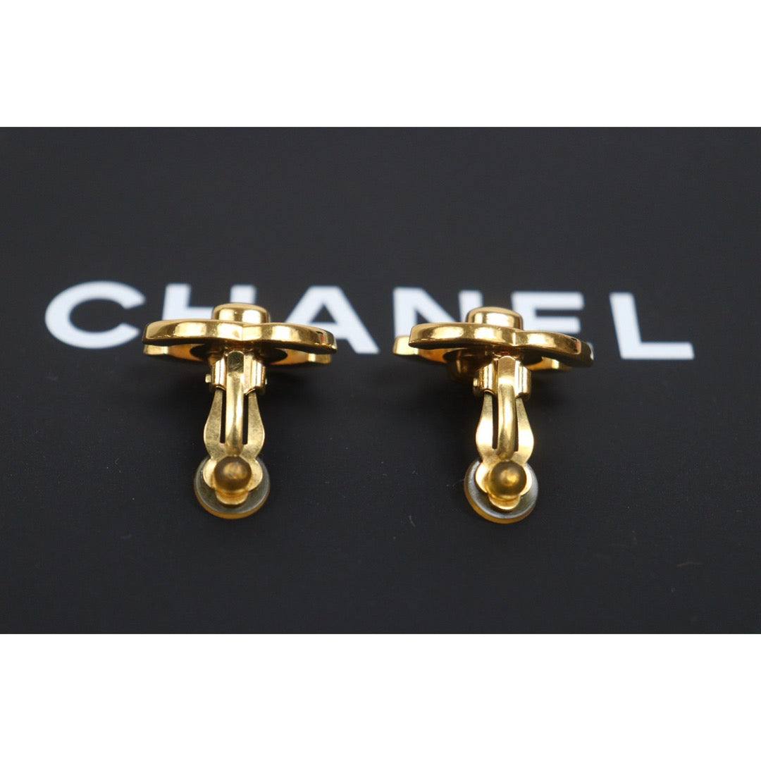 Include Authentic Detective Certificate of Authenticity｜Very Good ( Rank A) ｜CHANEL 96A Vintage Earrings Made In 1996 Year ｜26062609