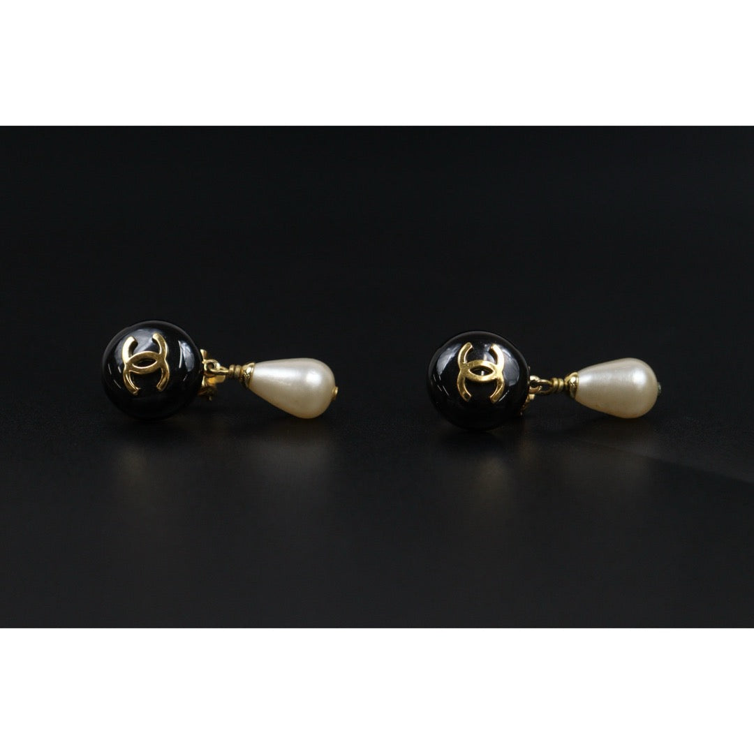 Very Good ( Rank A) ｜CHANEL 95P COCO Mark  Water Drop Pearl Earrings Made In 1995Year｜25122305