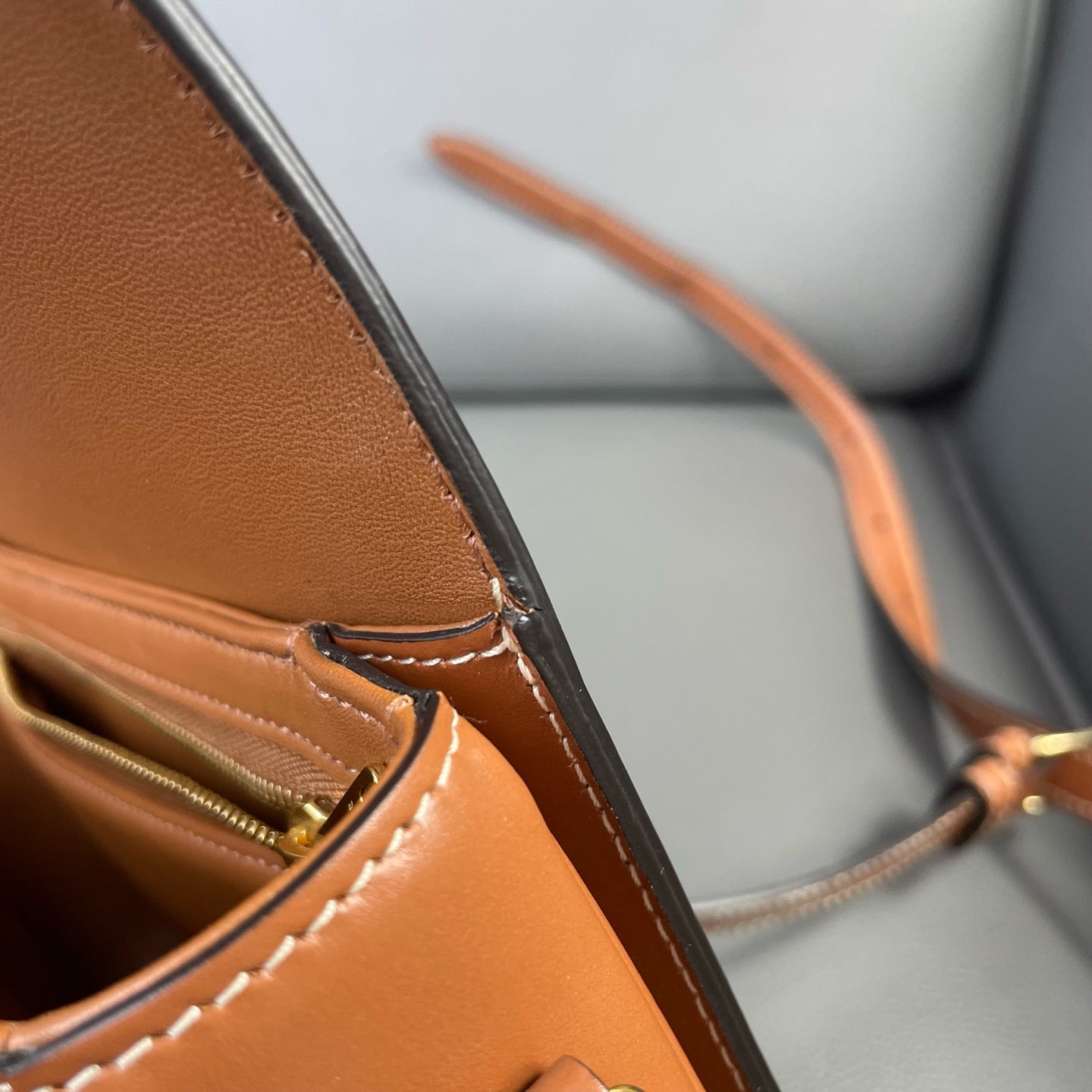 Very Good ( Rank A) ｜ CELINE Triomphe Teen Shoulder Bag