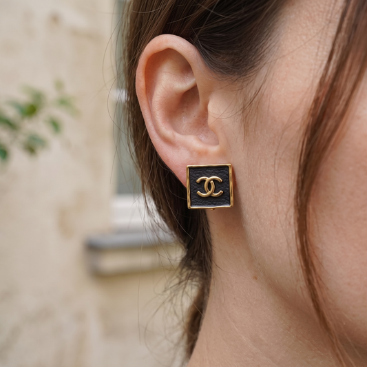Include Authentic Detective Certificate of Authenticity｜Very Good ( Rank A) ｜CHANEL B23S Coco Mark Leather Block Earrings Made In 2023 Year ｜S26080109