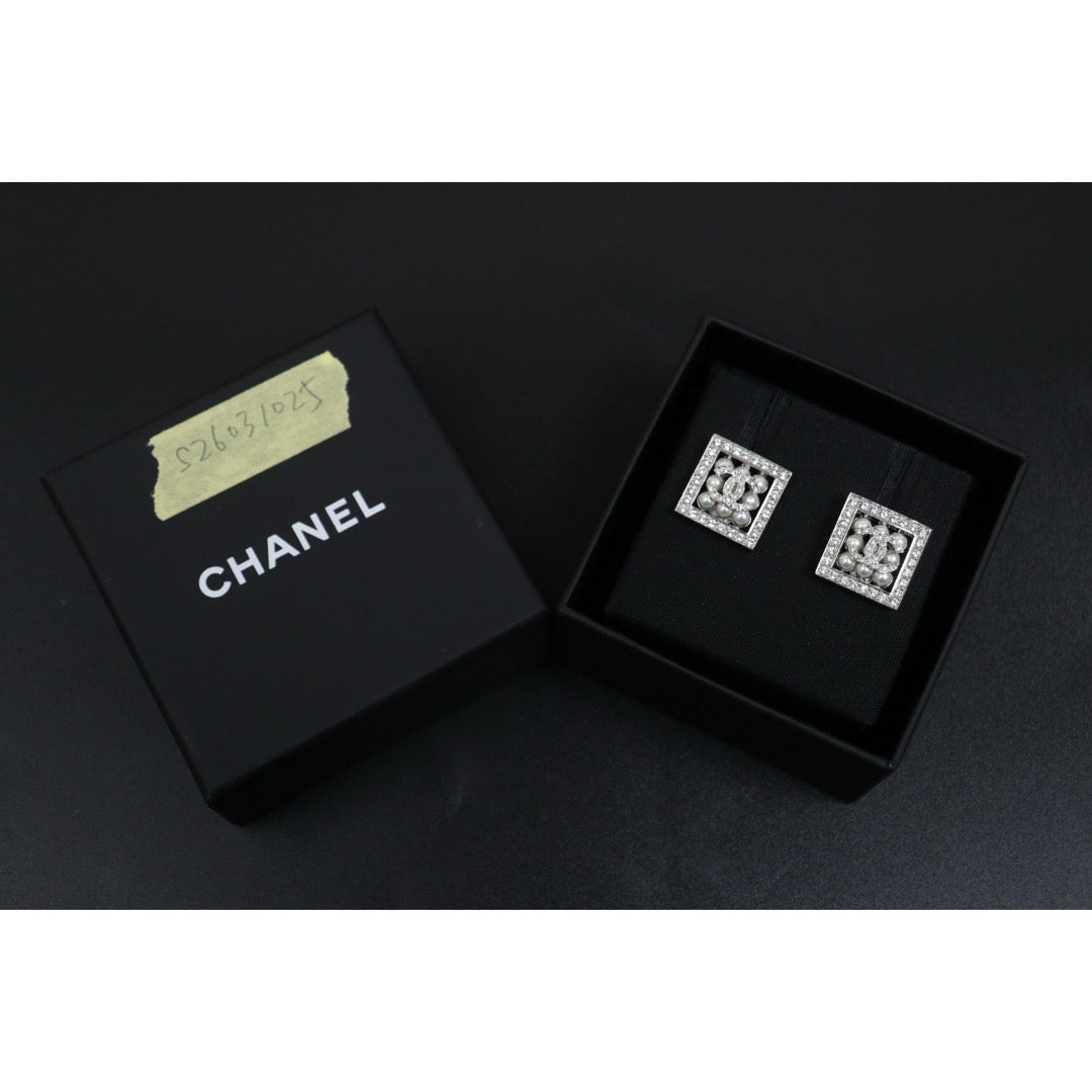 Excellent（Rank SA）｜ CHANEL C24S Coco Mark Pearl Rhinestone Square Earrings Made In 2024Year｜S26031025